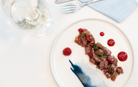 Tartar de atún de almadraba con frambuesa - Agua Salada