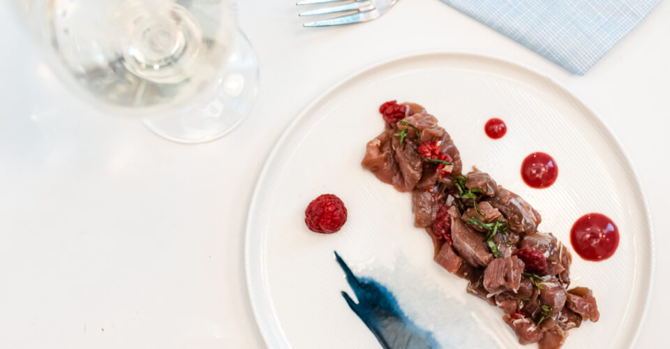 Tartar de atún de almadraba con frambuesa - Agua Salada